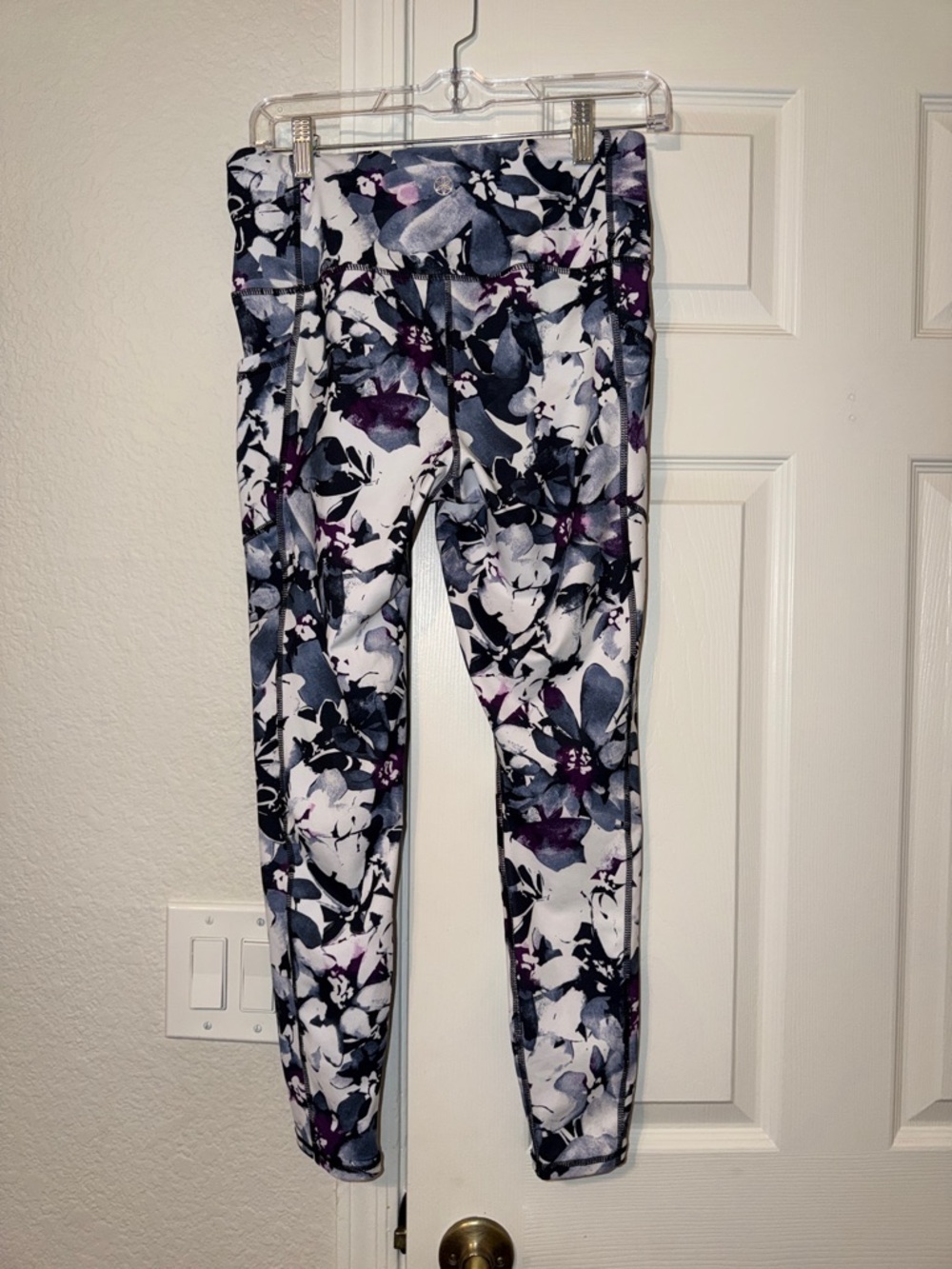Gaiam Floral Print High-Waist Leggings - White, Black & Purple - Picture 5 of 8